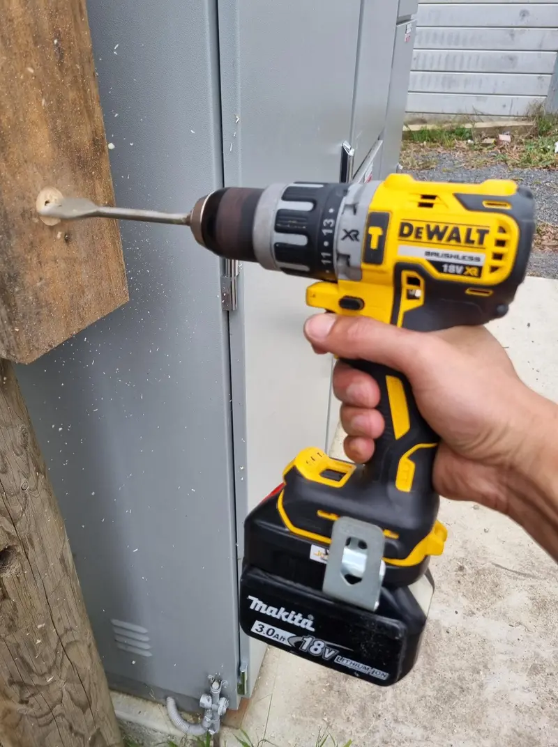 Dewalt 18V To Makita 18V Power Tool Battery Adapter 1