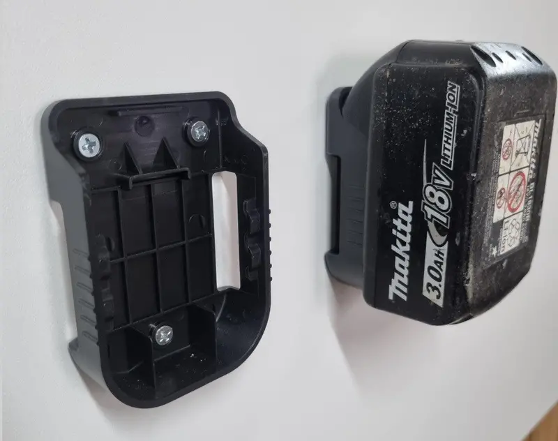 Makita 18V Battery Mounting Holder For Workshop Use 1