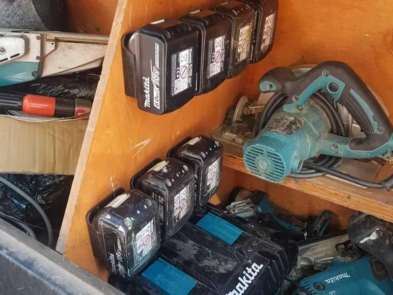 Makita 18V Single Battery Holder – Modular Workshop Storage Bracket 1