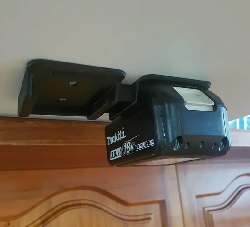 Makita 18V Twin Battery Mount – Heavy-Duty Work Storage Bracket 1