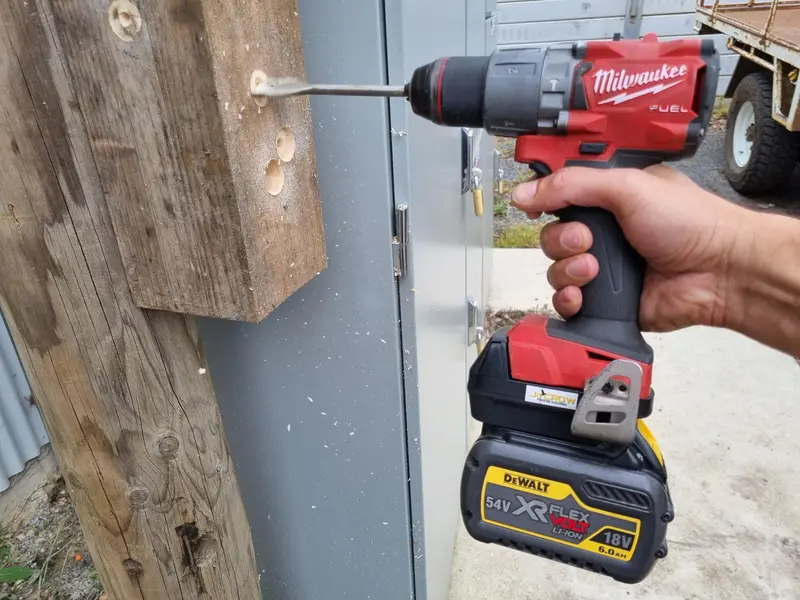 Milwaukee 18V To Dewalt 18V Tool Battery Compatibility Adapter 1