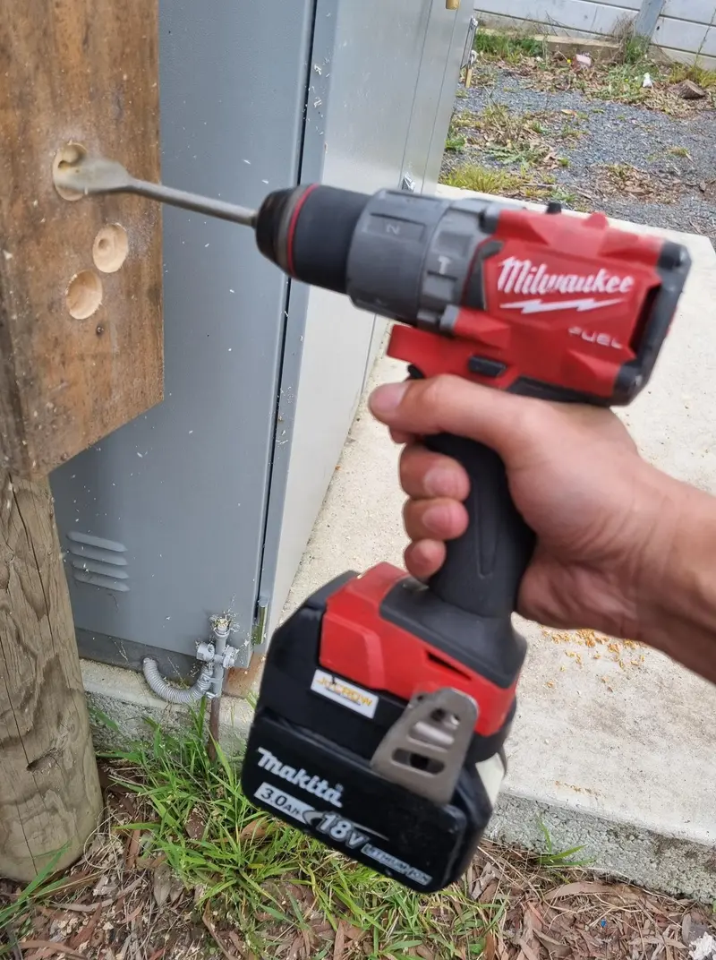 Milwaukee 18V To Makita 18V Tool Battery Adapter 1